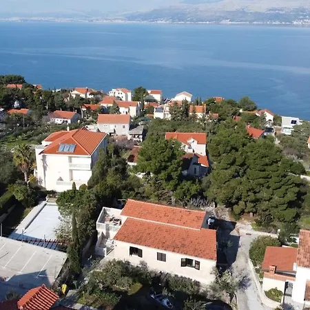 L.l וילה ספליטסקה